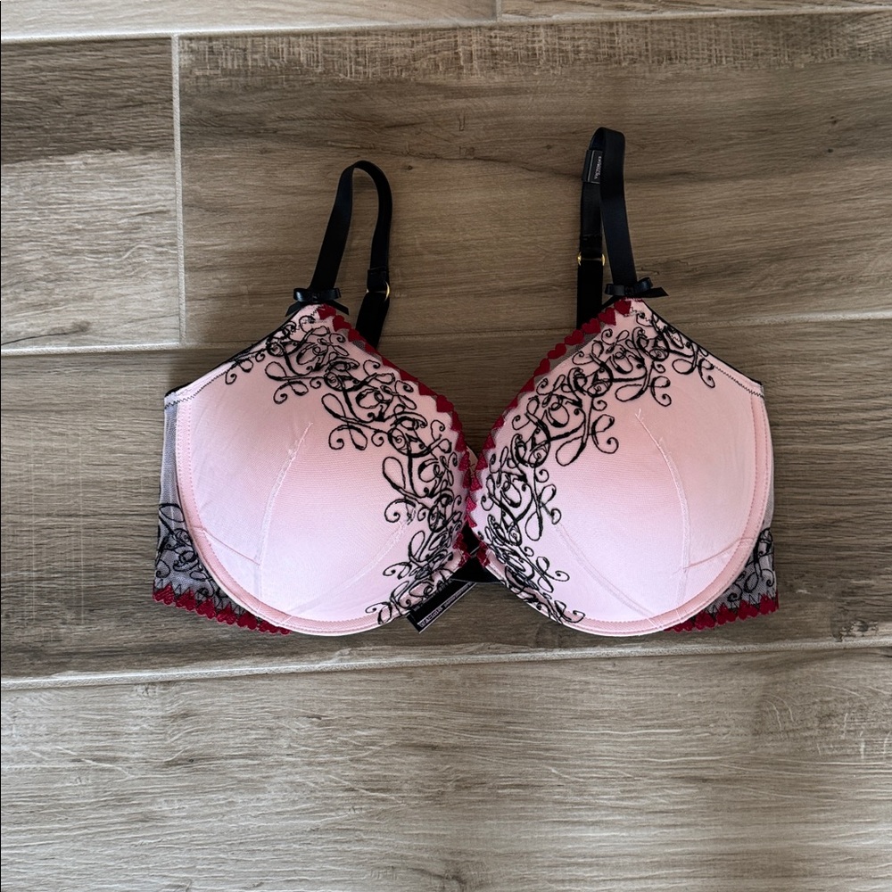 NWT Victoria's Secret 38DD Very Sexy Push Up Love Letters bra